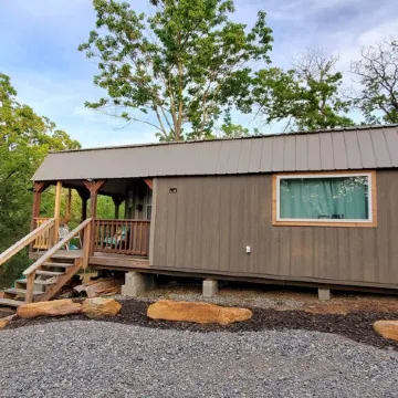 Cozy tiny cabin nested in the trees in a lake community, peaceful countryside.