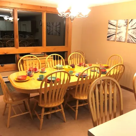 Mount Snow Timber Creek Townhouse with Pool and Ski Shuttle