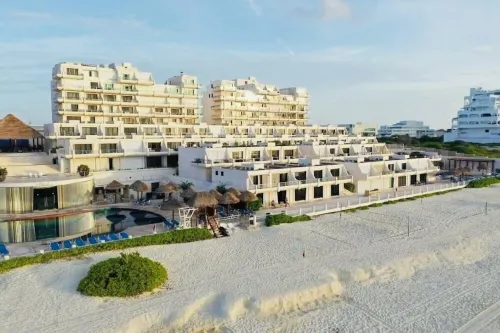 VILLA LUNA, CANCUN BEACHFRONT APARTMENT - HOTEL ZONE