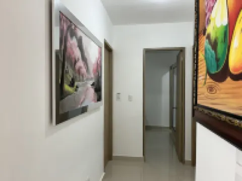 10Min. Del Aeropuerto apt.picina aire wifi 24H seguridad patio de juegos parqueo