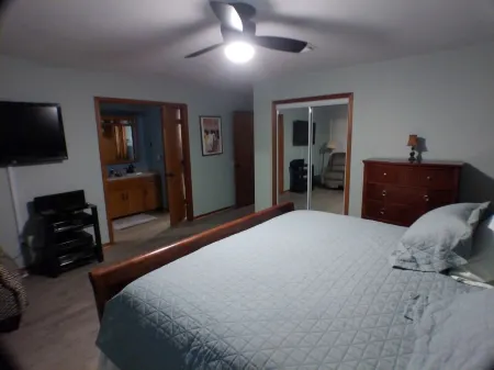 Charming 3-bedroom house with WiFi , AC and Jacuzzi in Ponca City