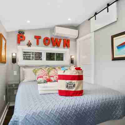 Charming Freestanding West End Cottage Rooms