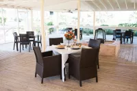1 bdrm second floor , views pool hot tub private beach spacious newly renovated