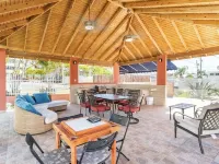 New pool and generator Hotels in Boqueron