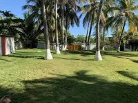 Papi’s Fish Camp, Private Beach Front House Near International Airport Hotels in 