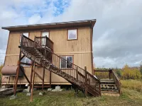 Charming 2-bedroom house just 12 miles from  airport with spectacular auroras.