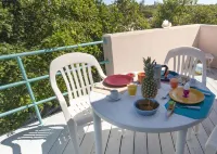 Grace Bay Beach 7A Eco Resort: Gorgeous Ocean Views+Pool+Oceanfront+Lush Gardens