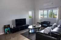 LaVue – Modern Condo w/ Queen Bed + Oceanview
