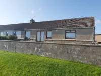 Bungalow with sea-view, near small town of Thurso. Hotels near Geise Farm