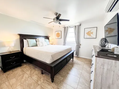 Walking distance to the Gorgeous Sapphire Beach!