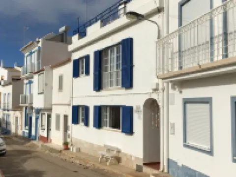 Casa Valeria, 1st Floor, Right by Sea, 2 Bedrooms, Roof Terrace, Beach, Sea View