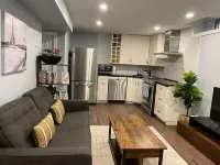 Modern bsmt apmt | King & sofa bed | Free parking