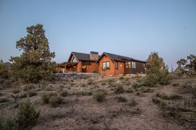 Exquisite Luxury Home with Panoramic Mountain Views & First-Class Amenities
