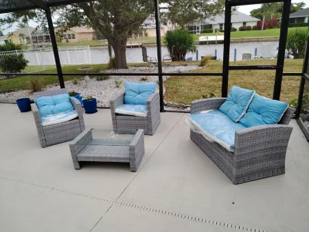 Modern 3 bedroom detached pool home on beautiful canal. 2 Children free