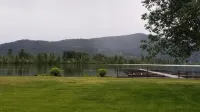 New Remodel! Lakeside Condo w/ Pool, Kayaks, Bikes