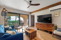 Modern Oceanfront Condo both Gorgeous & Sleek, 2 bds & 2 Bths. Pool w/ Snack Bar