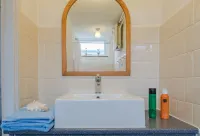 Spacious beach house with its own garden 2 minutes' walk from the sea - de playa