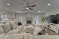 Eclectic Oasis | Pool + Air Hockey | Lake View