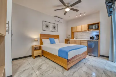 Lovely 1-Bed/1Ba apartment with Patio in Downtown! Hotels in 