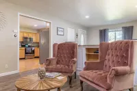 Spacious 4-bedroom house in charming Yakima with AC, WiFi