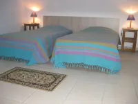 Beach at 300m, Very bright house, facing south with terrace and garden Các khách sạn ở Sarzeau