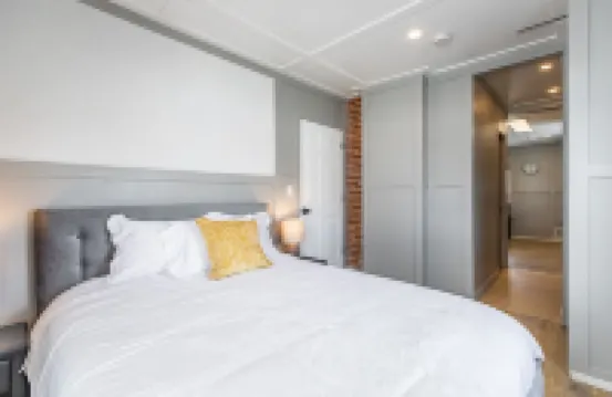 8036-Walk to Mayo-Cozy&Chic 1 Br Apt with Free Parking.