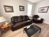 Mountain getaway w/ hot tub & heated garage Các khách sạn ở Crowsnest Pass