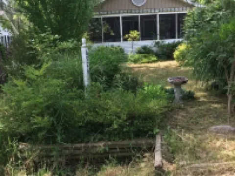 Charming 3-bedroom cottage in enjoyable Douglas with WiFi, AC Hotels in Douglas