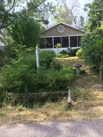 Charming 3-bedroom cottage in enjoyable Douglas with WiFi, AC Отели в г. Дуглас