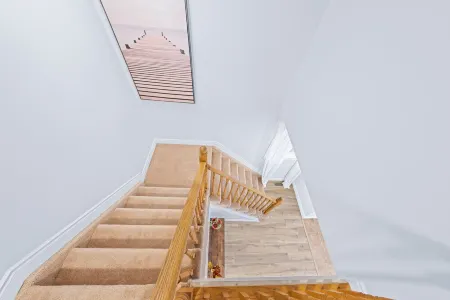 Stylish & Cozy - 4Bdrm House Fast WIFI, 2.5 Bath