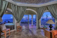 Luxurious Beachfront house on the water, Private Jacuzzi, Sauna, Grill, Firepit