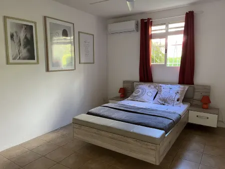 Chaleureux bas de Villa vue mer