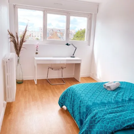 Apartment with Balcony, 4 bedrooms, space & comfort, Centre Gare