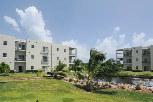 Modern 2 bed in West Bay with pool and gym