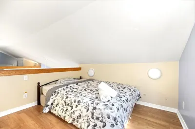 River Access Cottage Mins to Beach Отели рядом с достопримечательностью «Wasaga CountryLife | A Parkbridge Cottage & RV Resort»