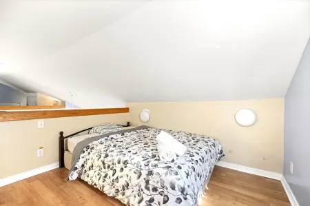 River Access Cottage Mins to Beach