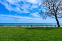 Lakeside Modern House 4BR - Steps to the lake Hotels in Clarington