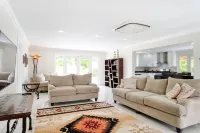 Peaceful Palm Beach Villa - For Families & Friends