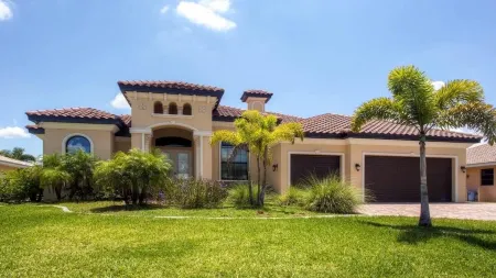 Gorgeous Spacious 4 bedrooms 3B baths in Punta Gorda Isles on Canal with pool