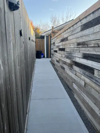 Romantic guest house in the heart of Niagara wineries Отели в г. Торолд