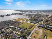 "Cozy Comforts of Home" Private POOL, 5 mins from Kemah Boardwalk & NASA