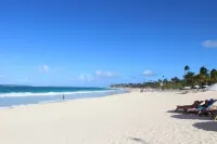 Luxury Getaway: 2-Bedroom Apartment Steps from the Beach and Hard Rock Hotel