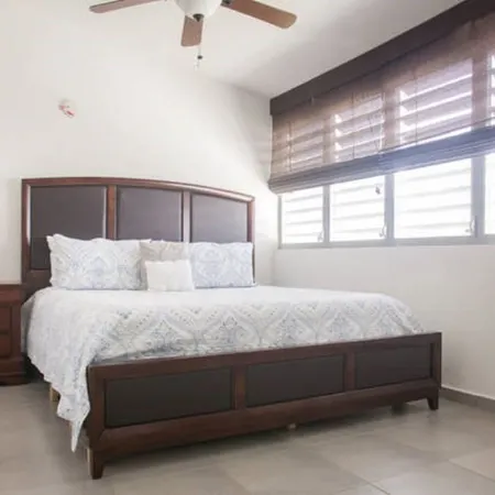 2 BR 2 Bath Walk to Beach and 3 Restaurants Bars by Blackeagle marina.