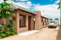 Casa da Noleen situated in Malhampsene in Matola city, 5 mins drive to Mozal. 住宿飯店