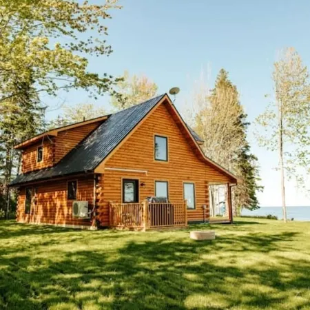 Unwind by the Sea at The Salty Pearl: Your Charming Coastal Log Cottage