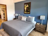 One Block to the beach in fabulous Puerto Vallarta with AC, WiFi. 2bed/2bath Hotels in Emiliano Zapata