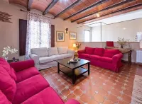 jaccuzi in room, barbecue, activities in natural environment