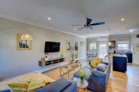 Cozy Condo Near Beach, Restaurants, Shops, Airport