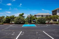 Nags Head Oceanfront Condo, Walk-in Shower, Pool, Sleeps 5 - 3 estrellas