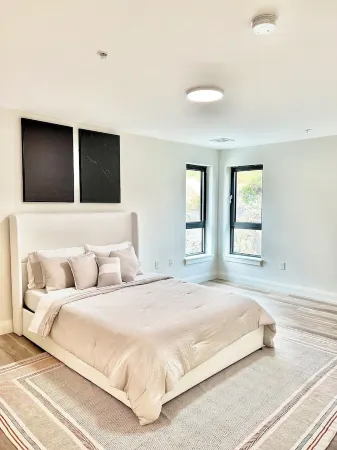 Luxury Modern Apartment in Quincy